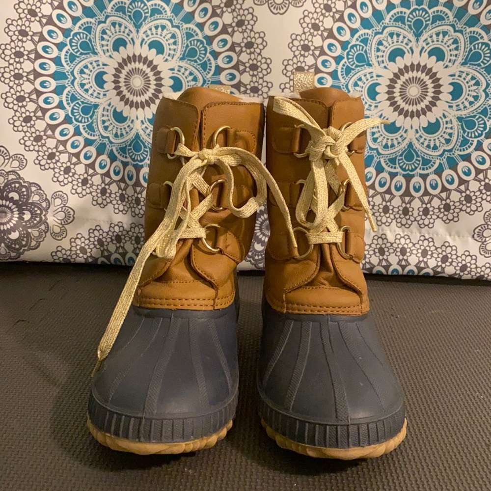 Worn once! GAP Girls insulated duck boot